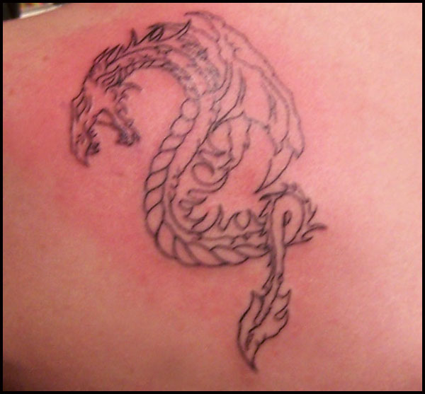 tattoo de dragones. Y éste es el dragón perfilado.
